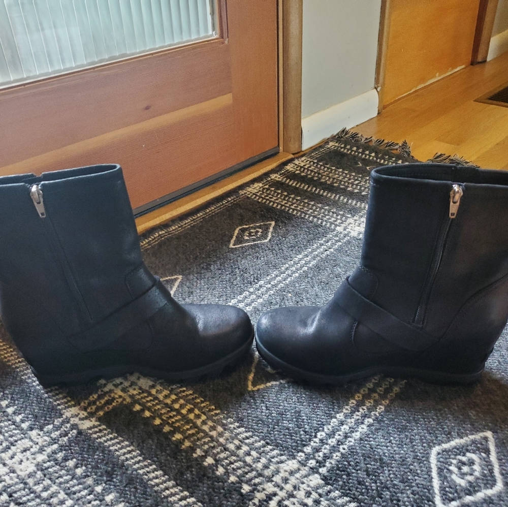 Sorel Black Wedge Boots - Women's Joan Of Arctic Wedge II Moto